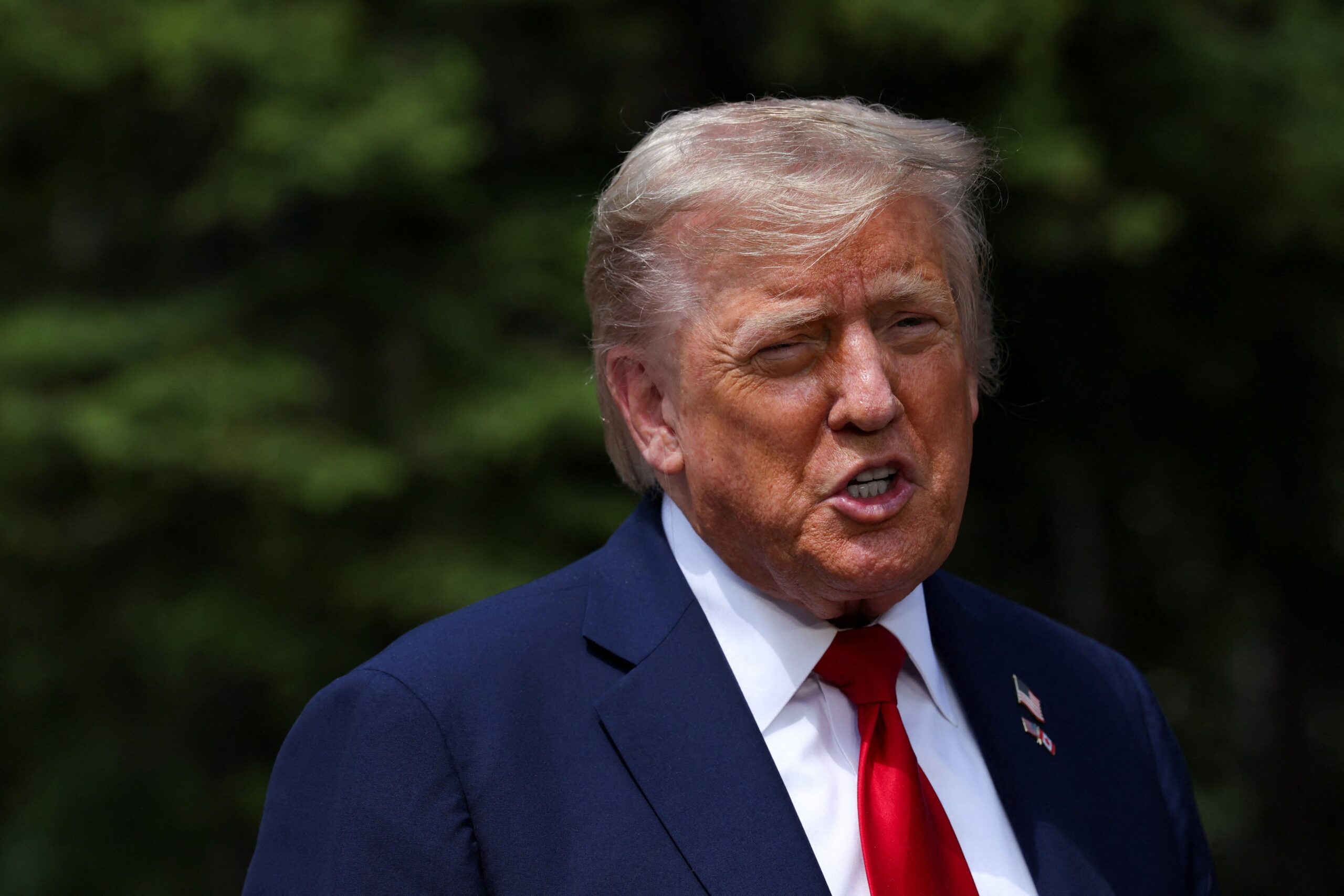 mercados-asiaticos-reagem-ao-novo-acordo-entre-vietna-e-eua;-europa-e-eua-seguem-em-alta-moderada