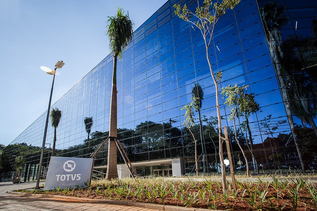 dimensa,-da-totvs-(tots3),-conclui-compra-agger-e-amplia-presenca-no-setor-de-seguros