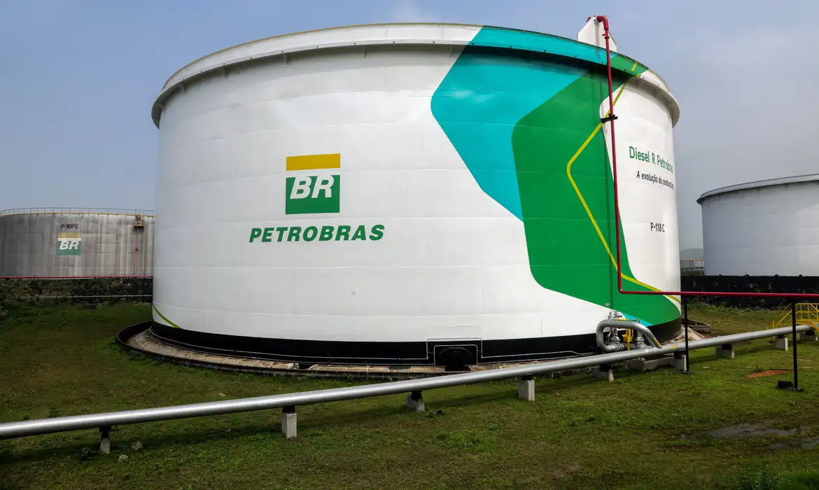 petrobras-planeja-investir-r$-33-bilhoes-em-projetos-de-refino-e-petroquimica-no-rj