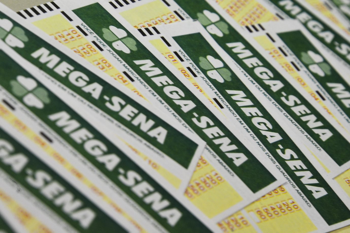 mega-sena:-veja-dezenas-sorteadas-do-concurso-2.883;-premio-e-de-r$-2,8-milhoes