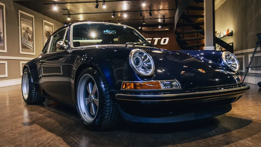 a-obra-prima-do-setor-automotivo:-primeiro-porsche-da-singer-desembarca-no-brasil