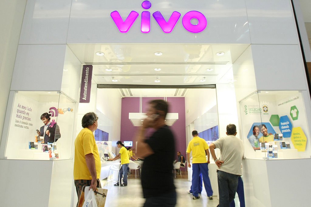 telefonica-brasil-(vivt3)-compra-fatia-de-50%-da-fibrasil-por-r$-850-mi