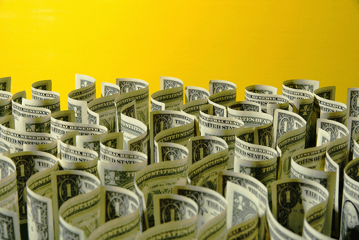 dolar-sobe-2,5%-em-julho-e-tem-melhor-desempenho-de-2025,-impulsionado-por-trump-e-economia-dos-eua