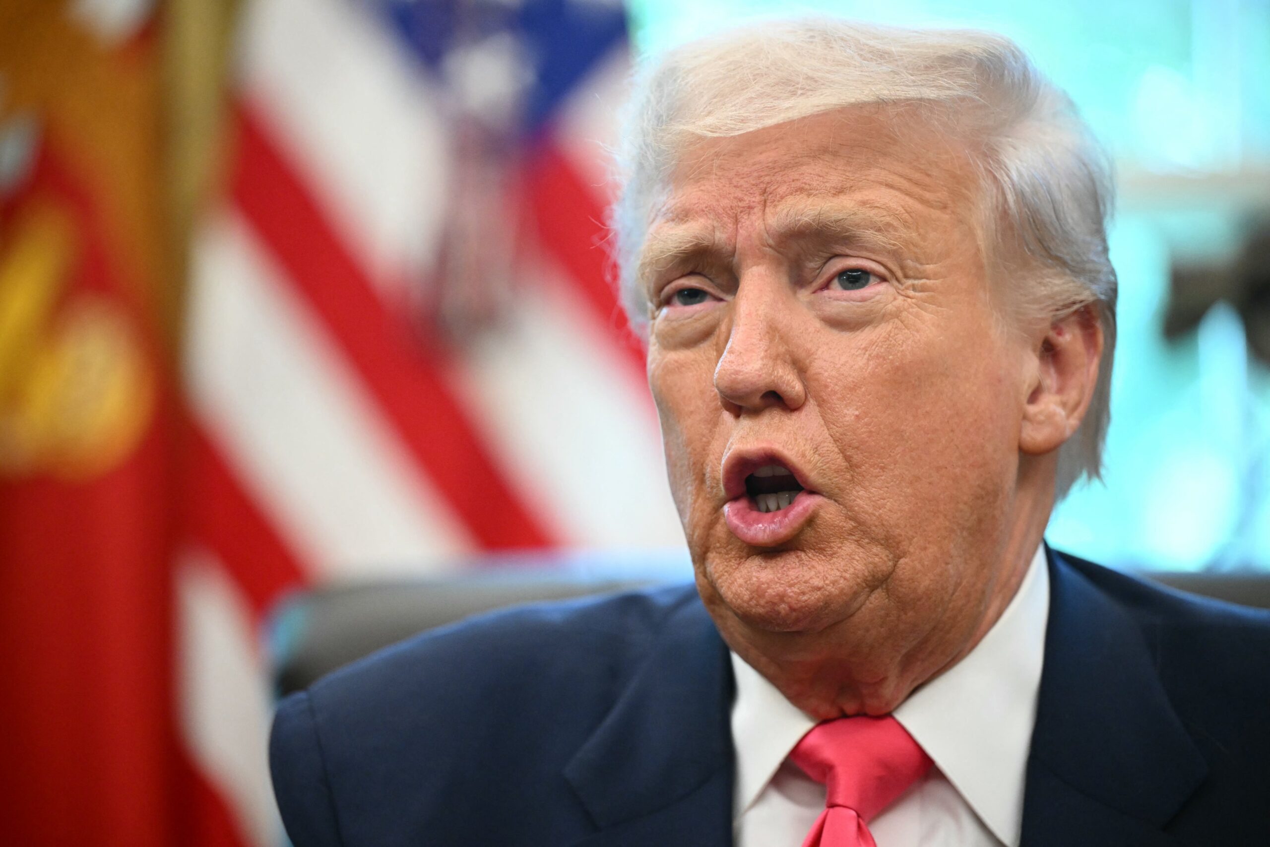 dolar-se-estabiliza-apos-impacto-da-demissao-de-diretora-do-fed-por-trump