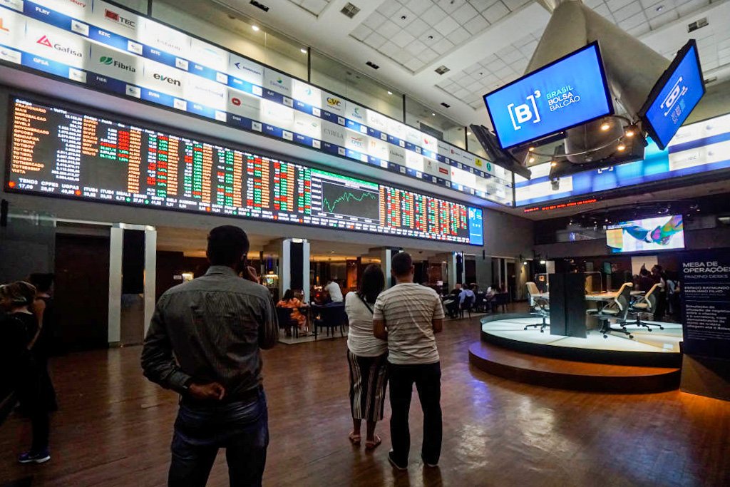 ibovespa-abre-em-queda-com-ipca-15-e-tensao-apos-demissao-de-diretora-do-fed