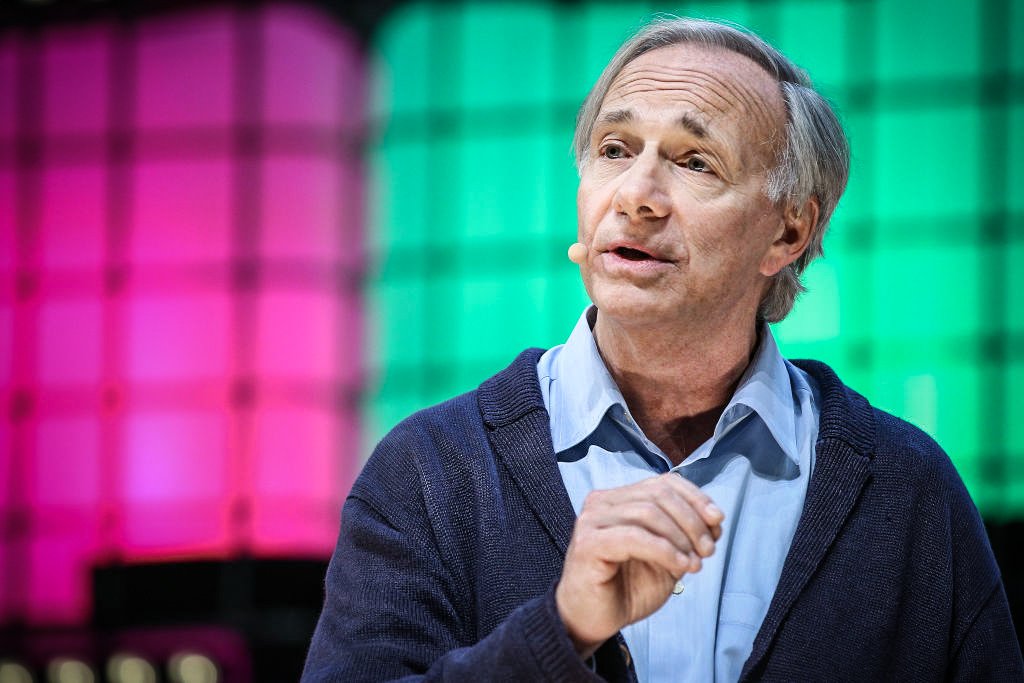 para-ray-dalio,-‘guru-de-wall-street’,-o-dolar-esta-menos-atrativo