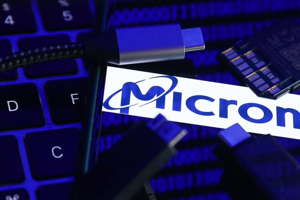 acoes-da-micron-ja-subiram-quase-80%-no-ano;-tecnologia-para-ia-anima-investidores
