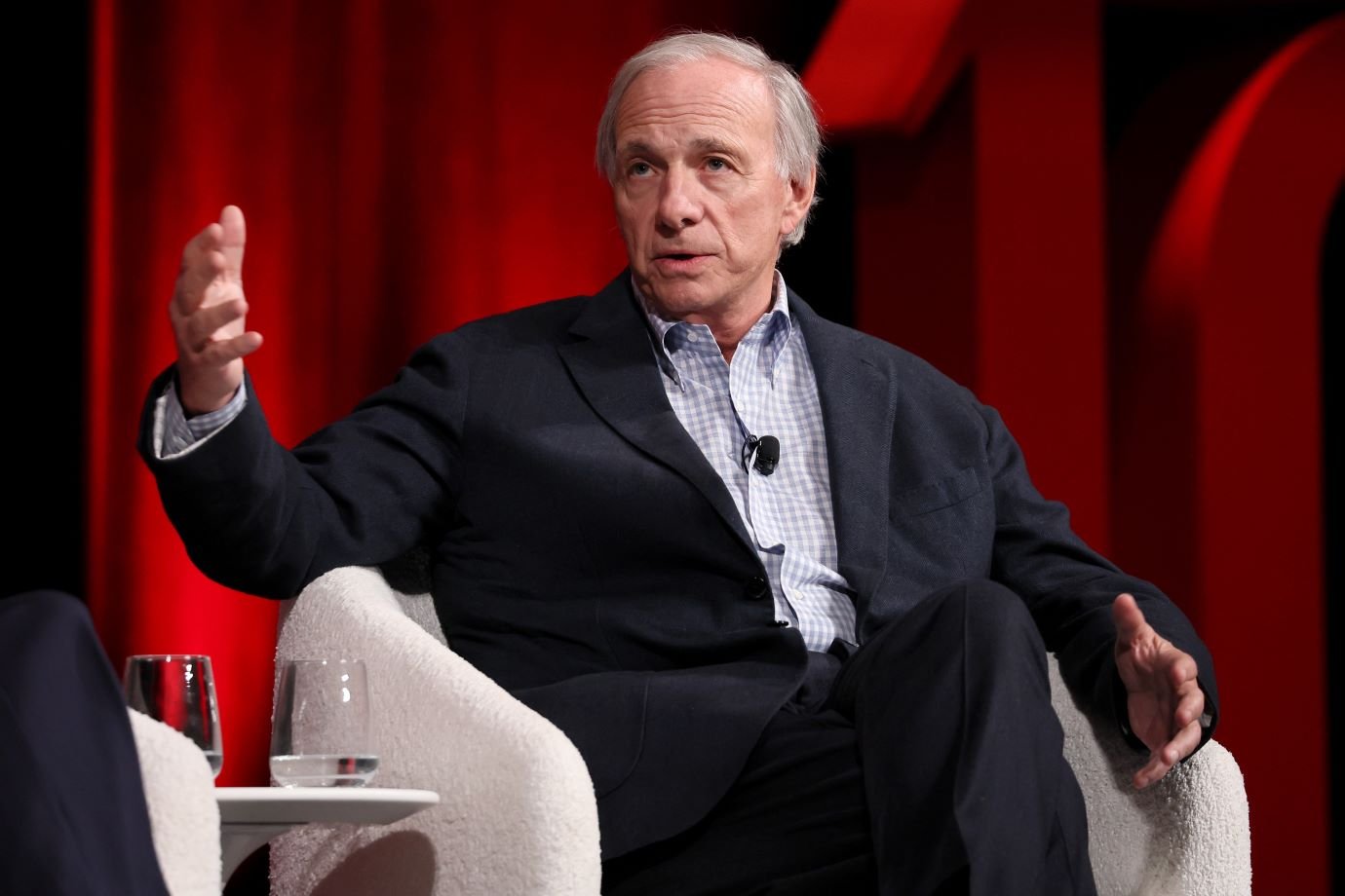 ray-dalio:-eua-dependem-de-1%-dos-trabalhadores,-60%-ficam-para-tras