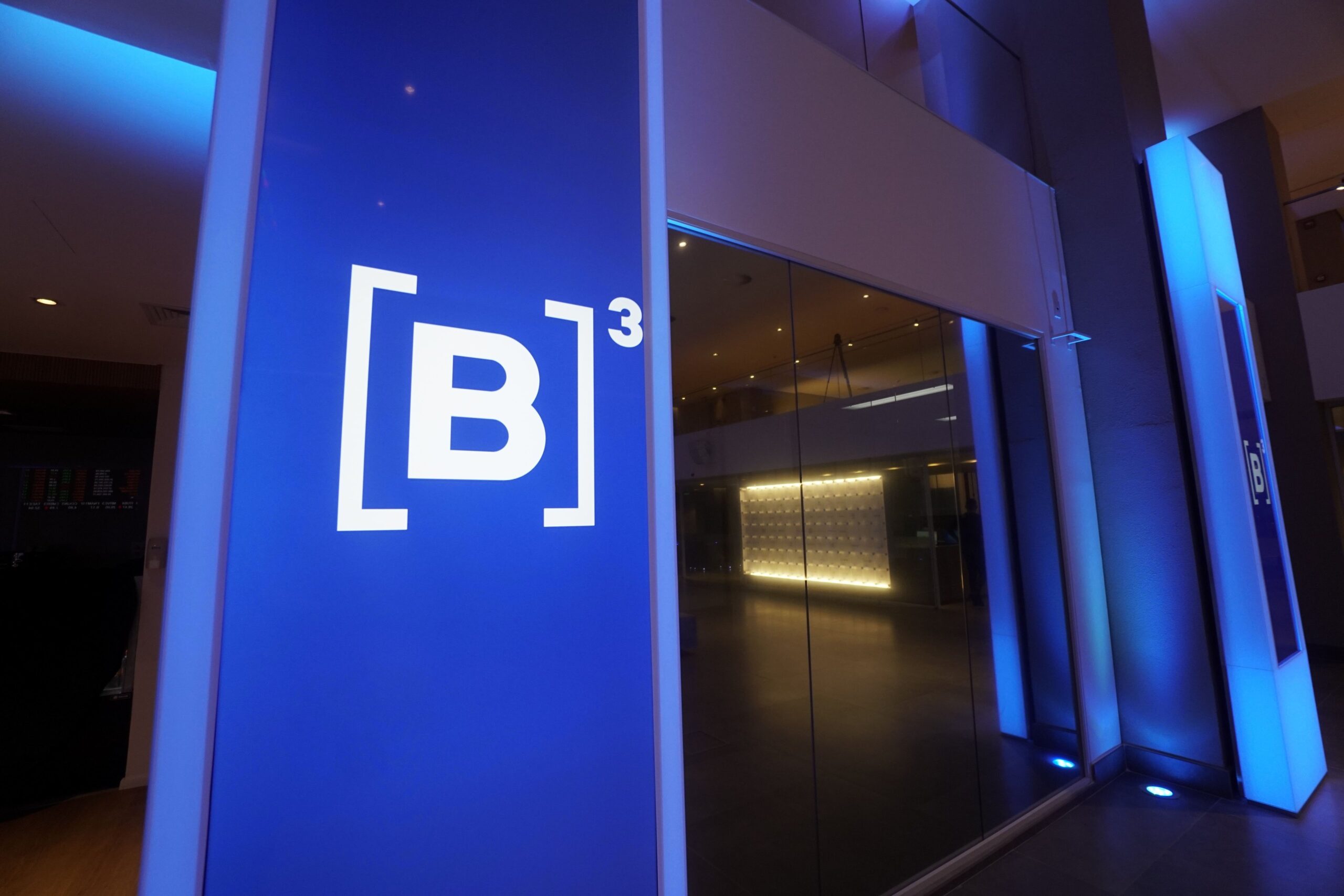 ibovespa-fecha-em-leve-alta,-mas-consegue-renovar-recorde-duplo