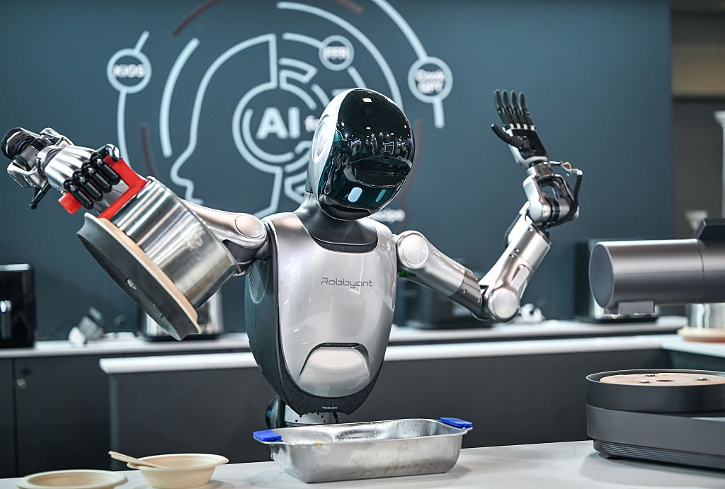 china-alerta-para-risco-de-bolha-entre-fabricantes-de-robos-humanoides