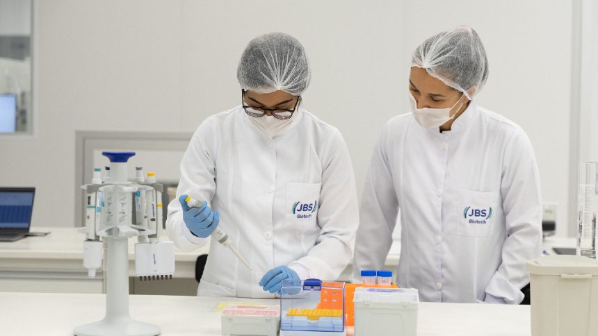 jbs-inaugura-centro-de-biotecnologia-para-avancar-no-mundo-das-super-proteinas