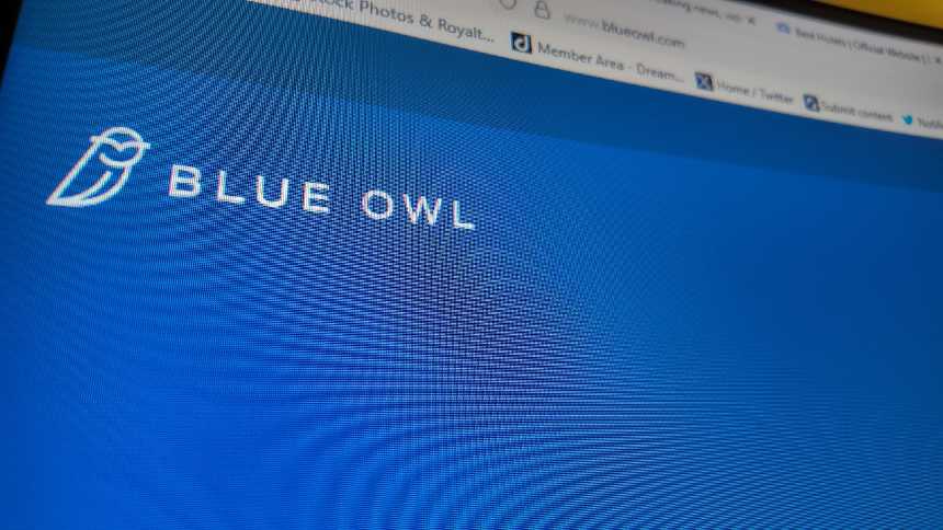 blue-owl-ve-us$-5,4-bilhoes-“baterem-asa”-em-meio-a-crise-do-credito-privado-nos-eua