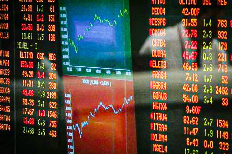 ibovespa-descola-de-ny-e-fecha-em-alta-pela-primeira-vez-em-tres-dias