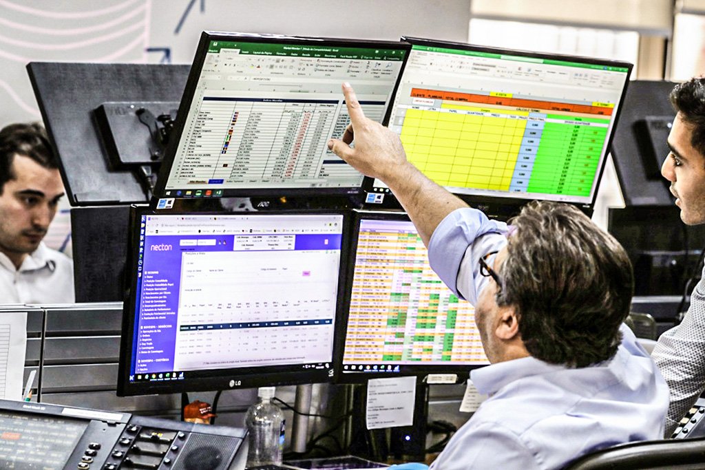 ibovespa-recua-pressionado-por-petrobras,-vale-e-bancos;-dolar-fica-estavel