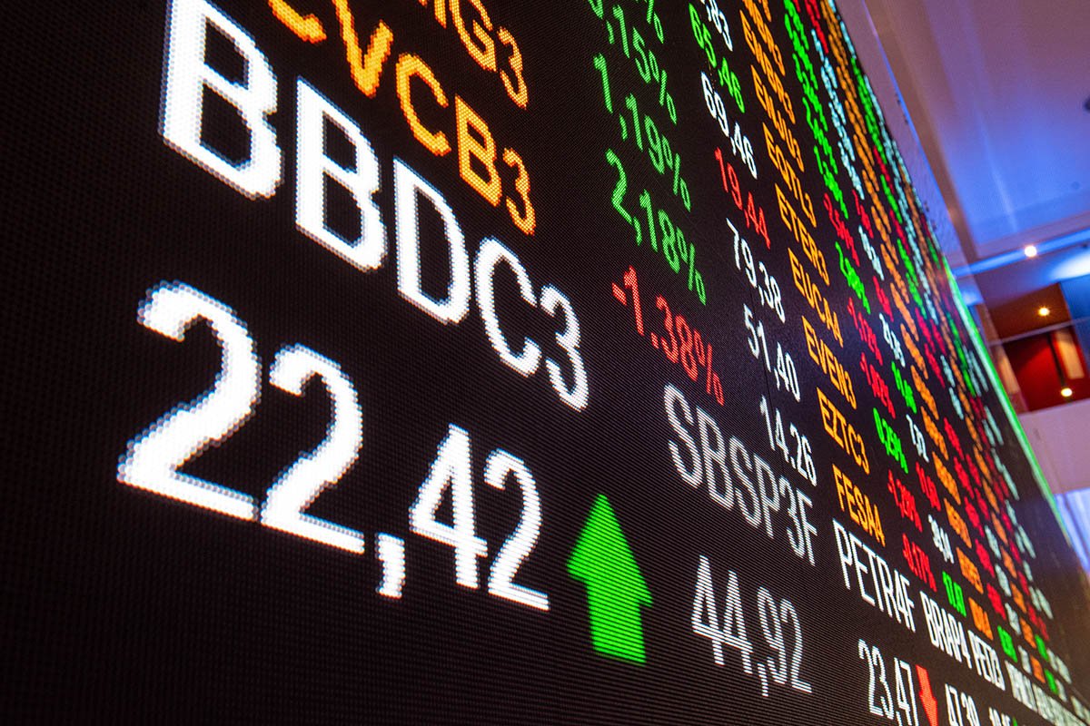 ibovespa-fecha-estavel-e-dolar-cai-para-r$-5,07-com-petroleo-acima-de-us$-90