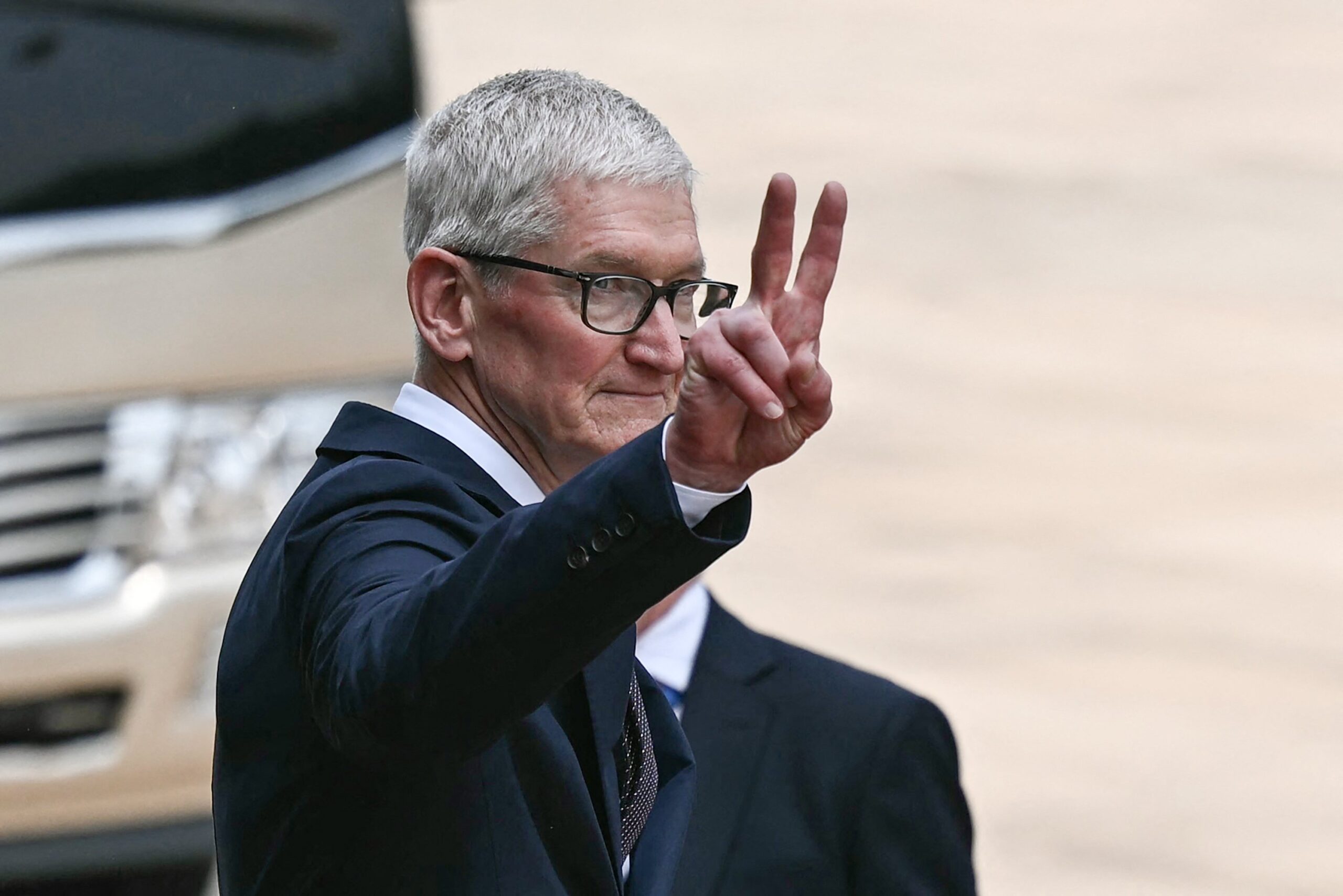 tim-cook-diz-que-apple-enfrenta-‘restricoes-significativas’-na-cadeia-de-suprimentos