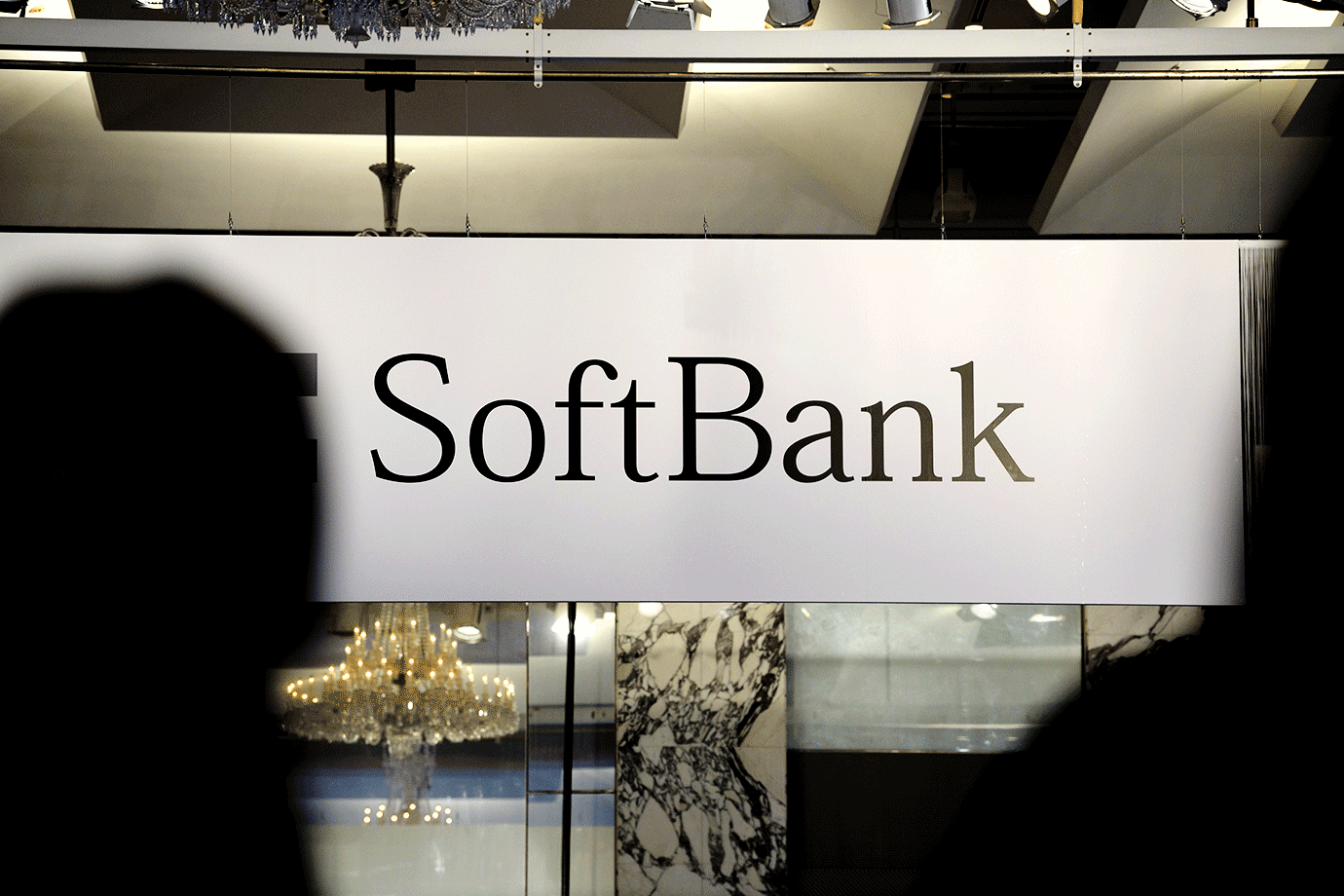 softbank-surpreende-no-lucro,-mas-perde-impulso-da-openai;-acao-cai