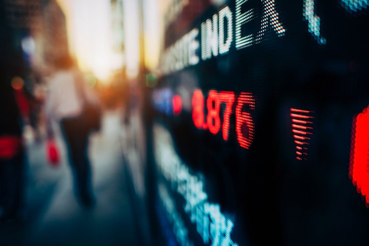 ibovespa-cai-e-dolar-sobe-com-aversao-global-ao-risco-e-crise-no-stf-no-radar