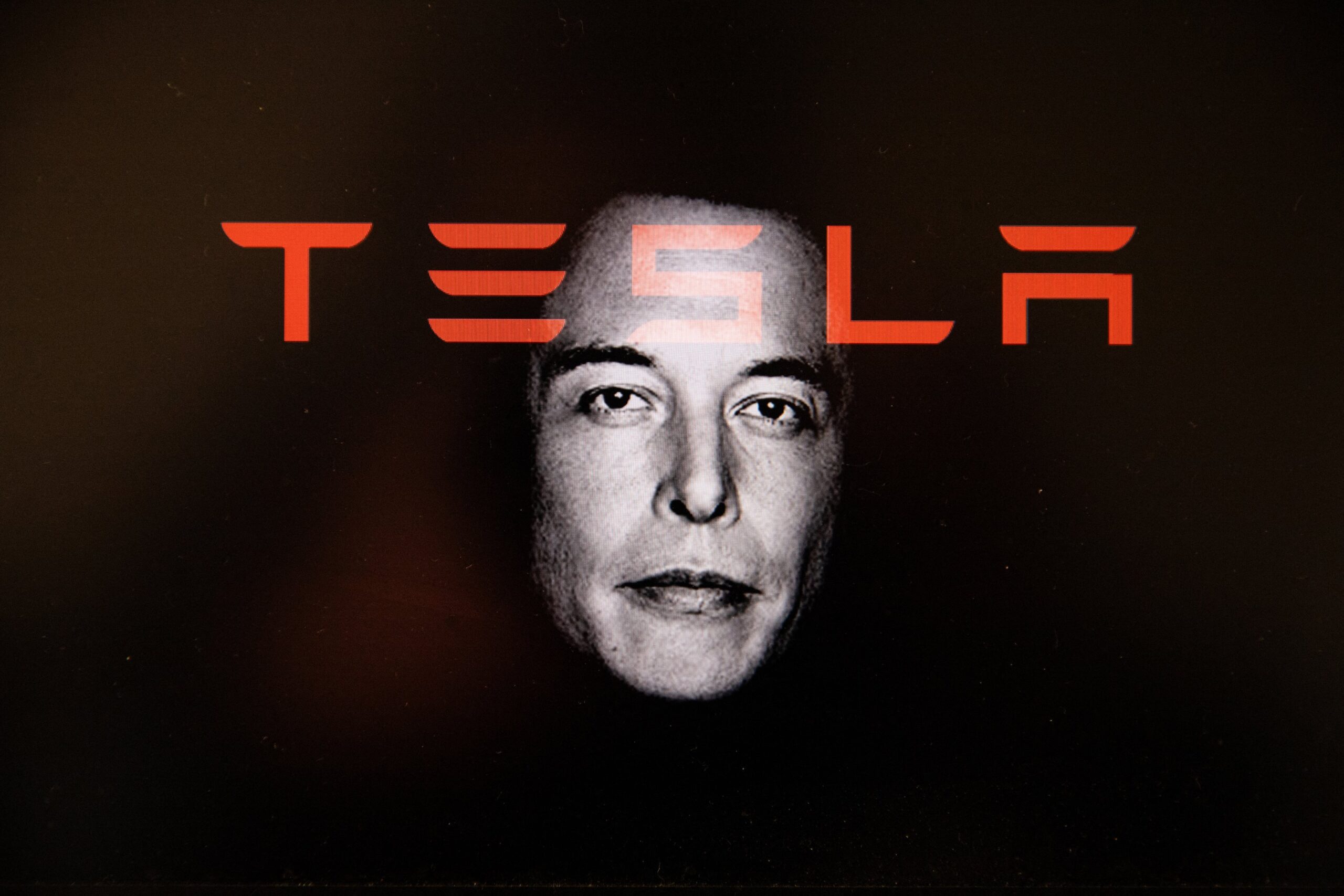 tesla-supera-projecoes-de-lucro-e-caixa-enquanto-despesas-com-ia-disparam